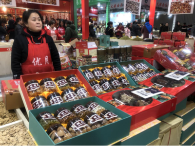 土味兒洋味兒齊上陣，年貨節(jié)休閑食品銷(xiāo)售井噴